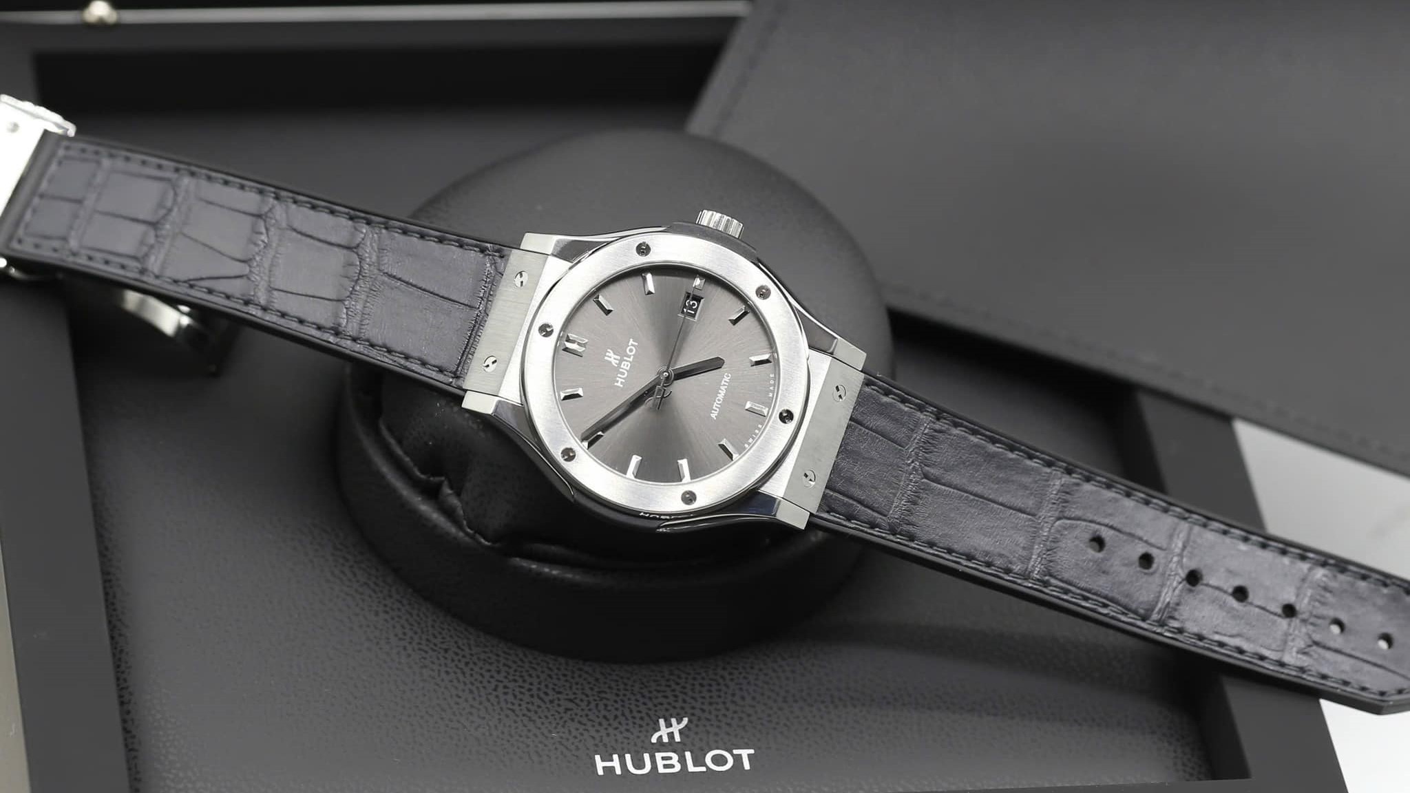  Đồng hồ hublot màu xám mang đến sự đẳng cấp, tao nhã riêng