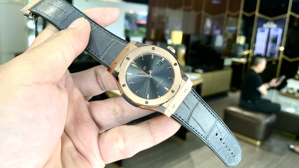  Những siêu phẩm Hublot vàng nguyên khối đẳng cấp nhất 2023