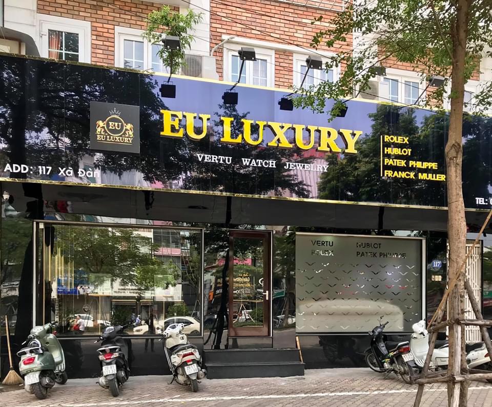 EU LUXURY OFFICER