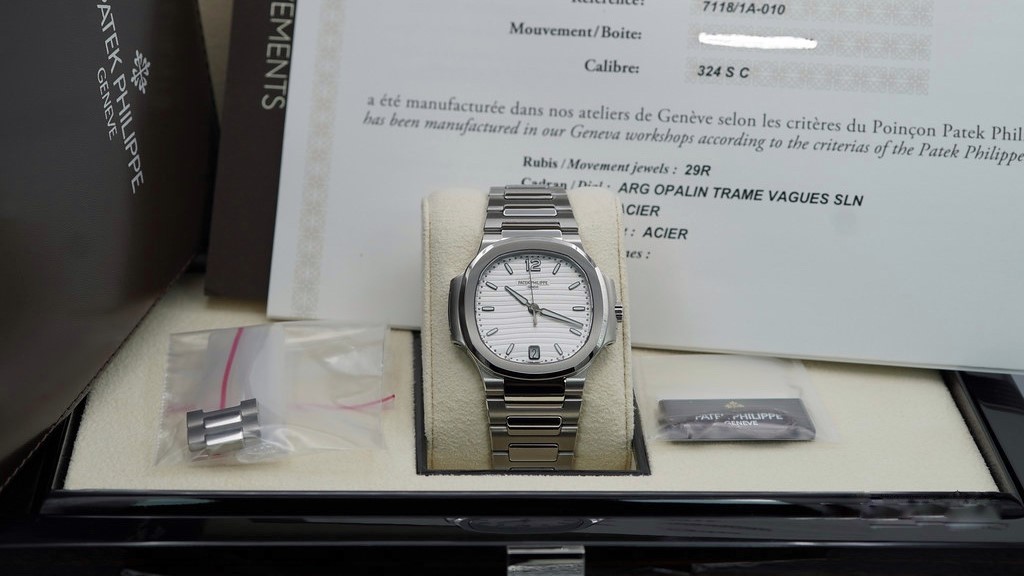  Khám Phá Vẻ Đẹp Sang Trọng Của Đồng Hồ Patek Nữ