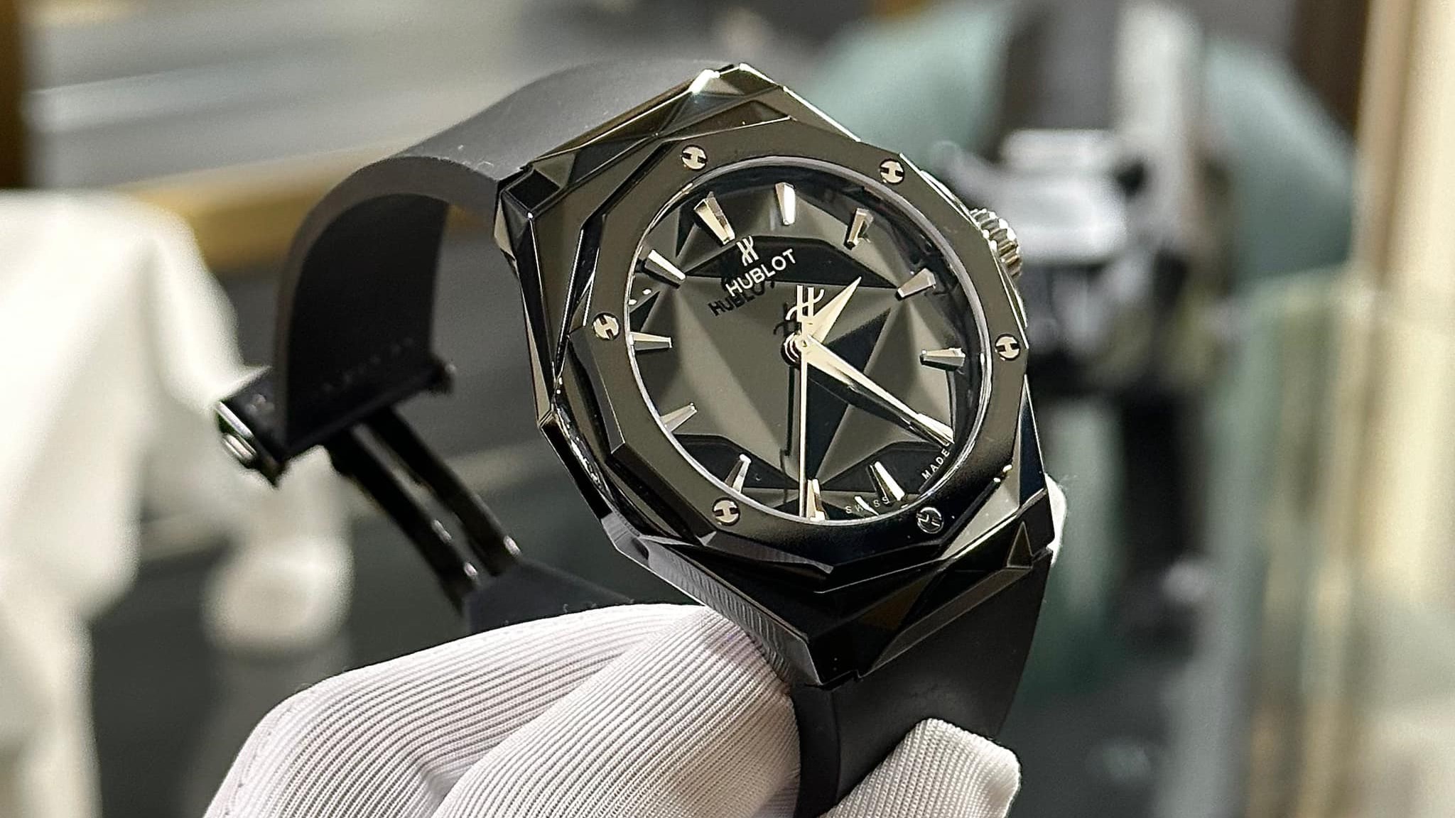  Tất tần tật những thông tin bạn chưa biết về hublot màu đen, chính hãng năm 2024