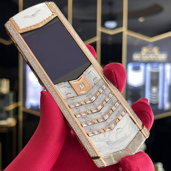 Vertu Signature S Hymalaya Bespoke Gold Diamonds