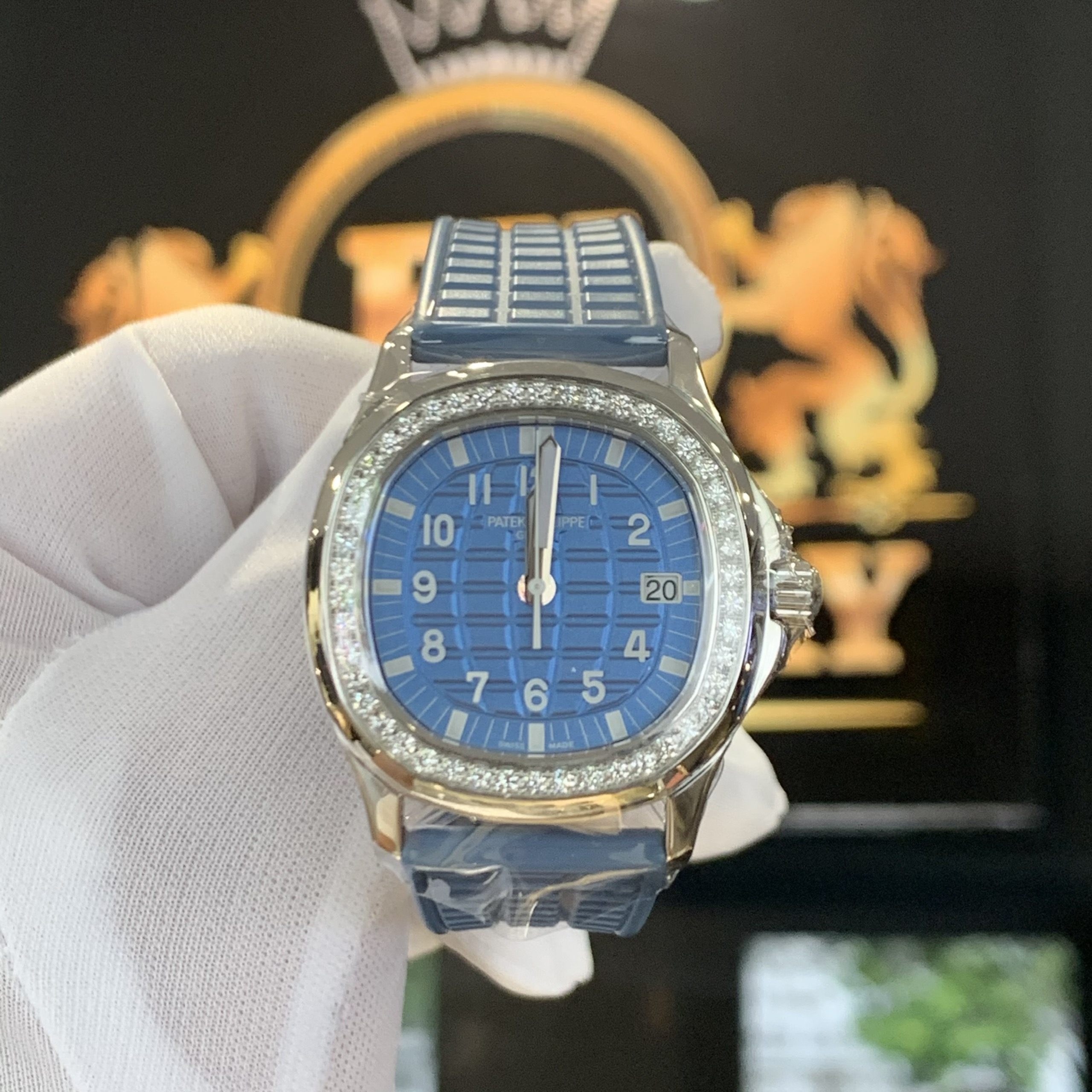 Patek philippe pin hot sale