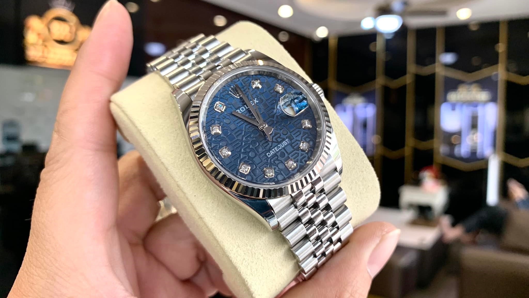 Chiếc đồng hồ Rolex 6062 Vua Bảo Đại trong phiên bản thép có điểm gì khác  biệt?
